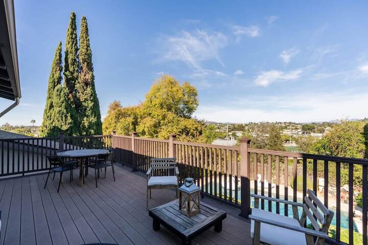 Spacious and Bright 5-bedroom Oasis Pool and Yard