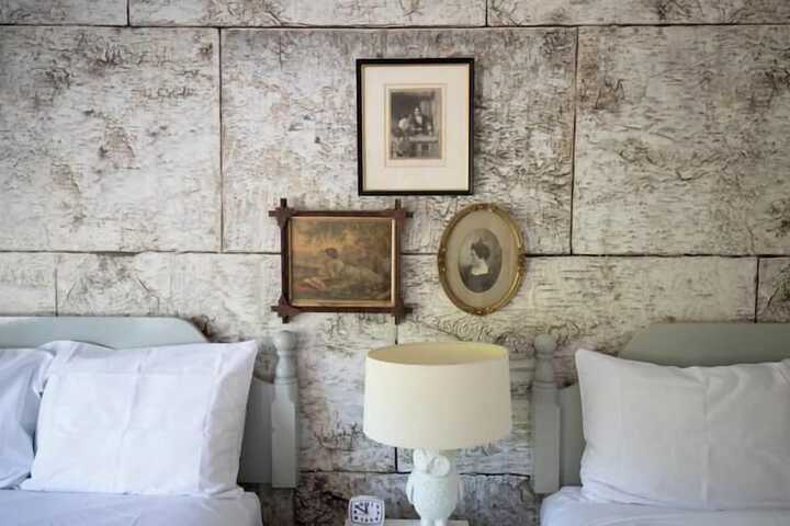 Room 16 of 28