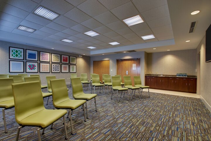 Holiday Inn Express & Suites Morris by IHG