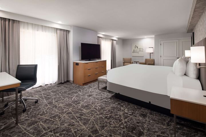 Room 10 of 42