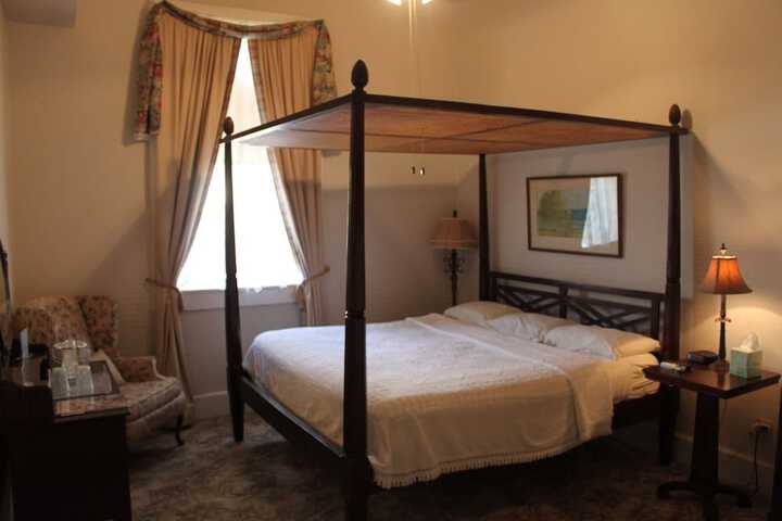The Hotel Limpia