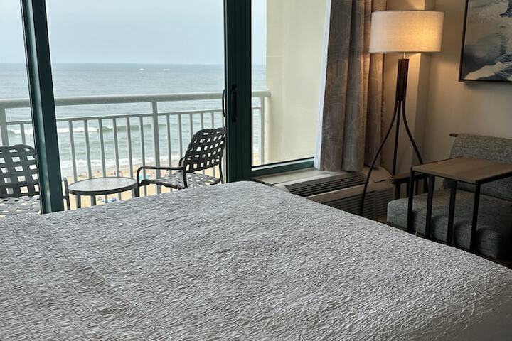 Room 27 of 104