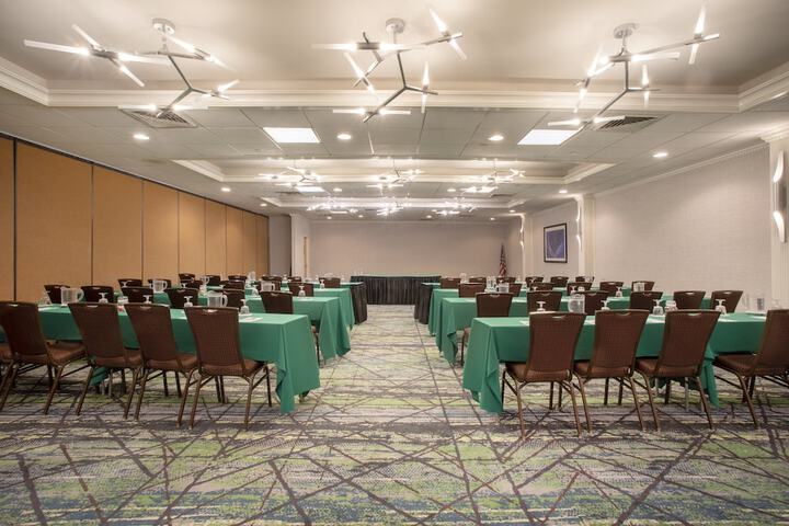 Holiday Inn & Suites Parsippany Fairfield by IHG