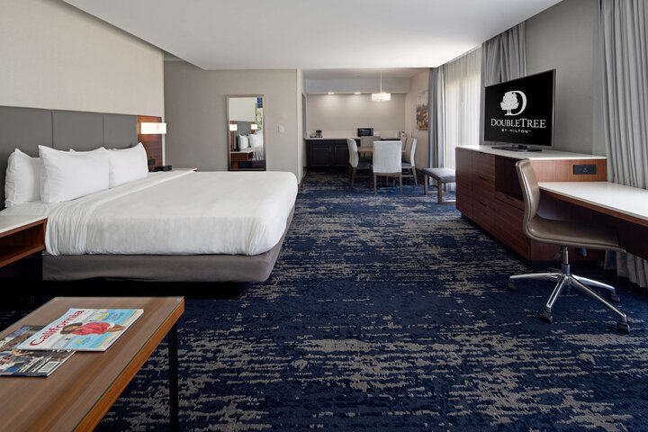DoubleTree by Hilton Hotel Bakersfield