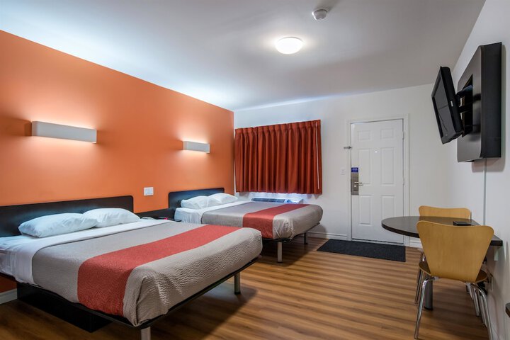 Room 21 of 28