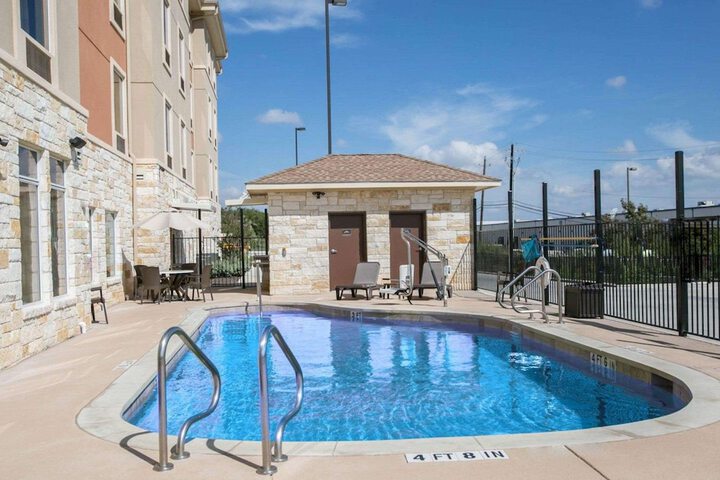 Pool 10 of 74