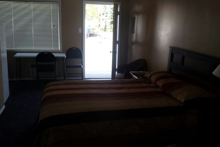 Room 4 of 8