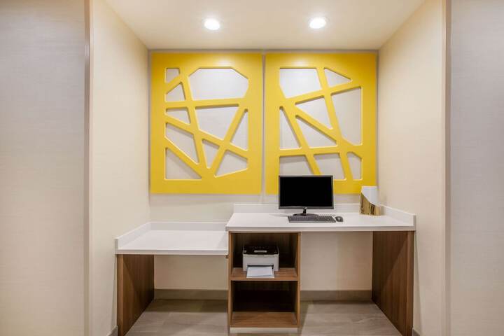 Business Center 38 of 38