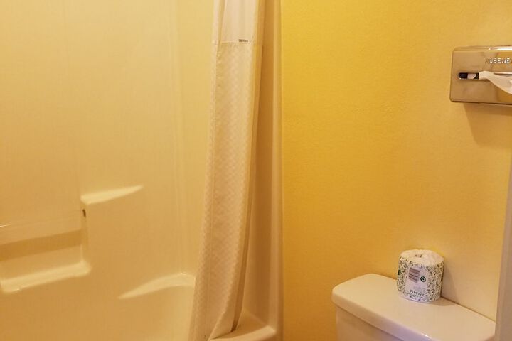 Room 6 of 40