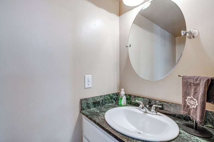Charming Willow Grove Home w / Patio + Fire Pit!
