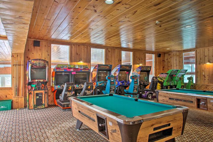 Bartlett Townhome w / Balcony: 1 Mi to Ski Resort!