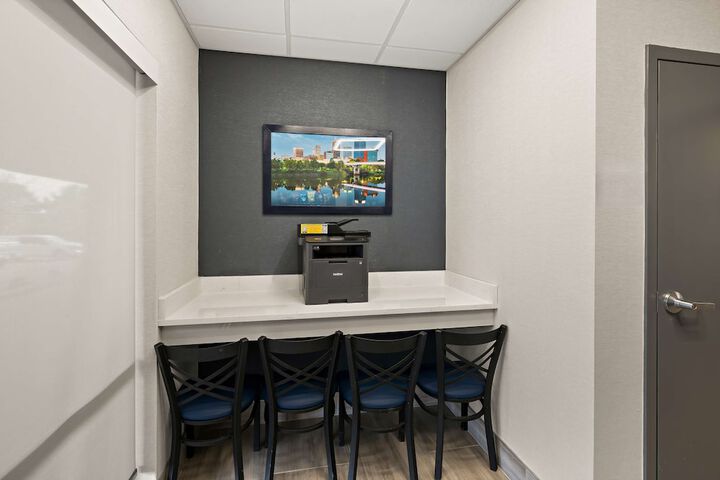 Business Center 38 of 39