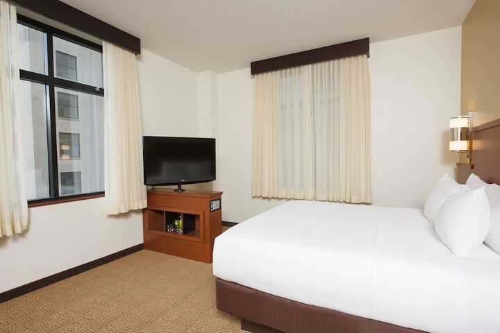 Hyatt Place Des Moines / Downtown