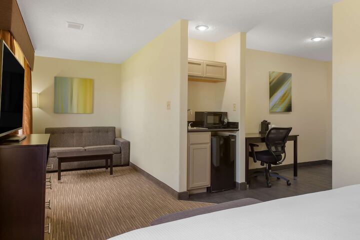 Best Western Plus The Four Corners Inn