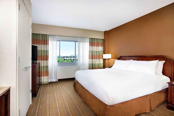 Embassy Suites by Hilton Parsippany