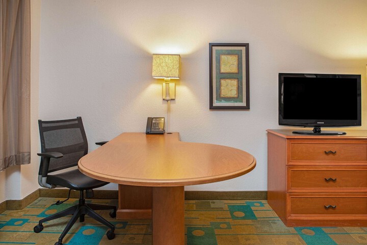 Room 16 of 50