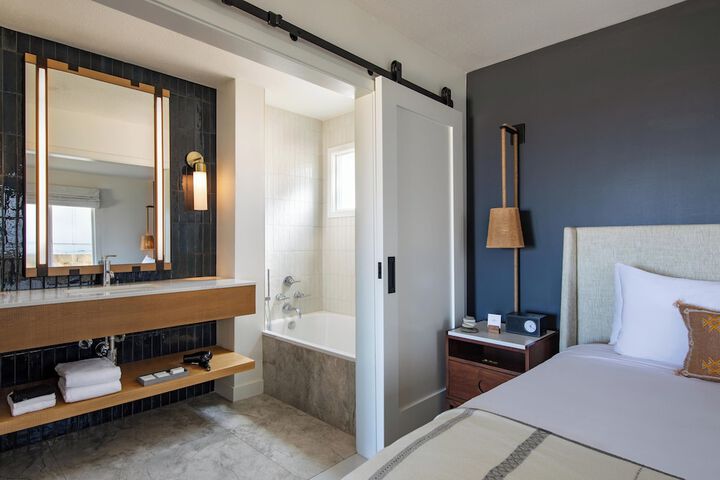 Room 14 of 65