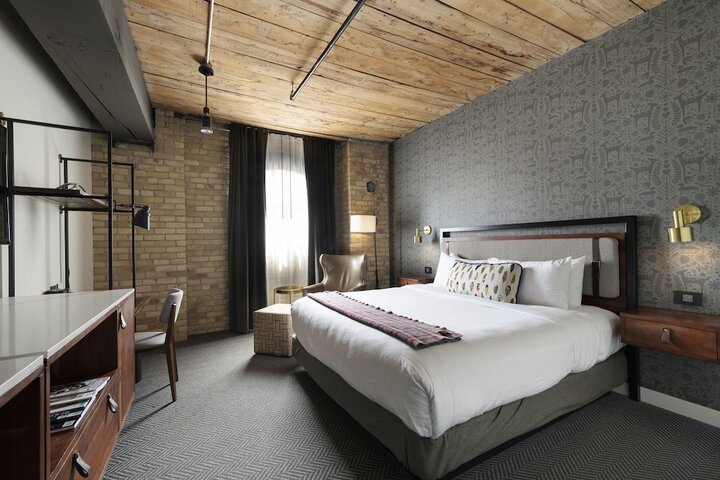 Room 27 of 52