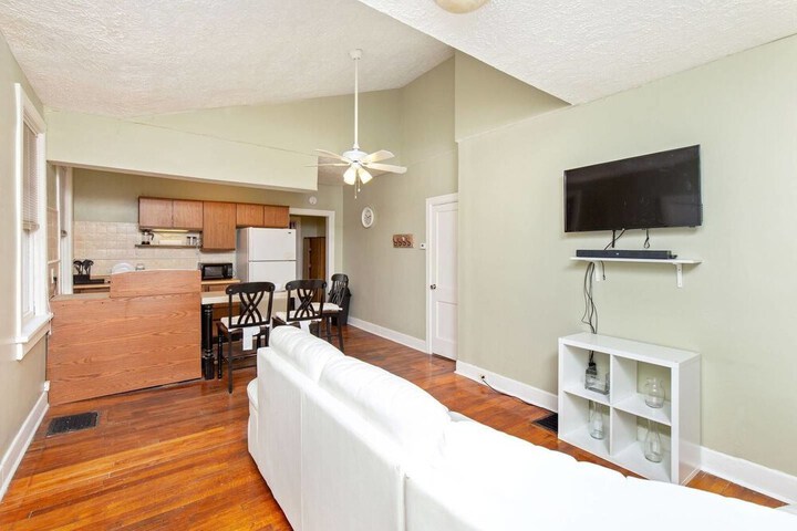 Heart of Midtown Hideaway Prime Location