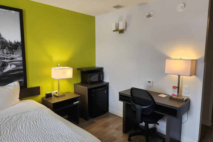 Room 46 of 77