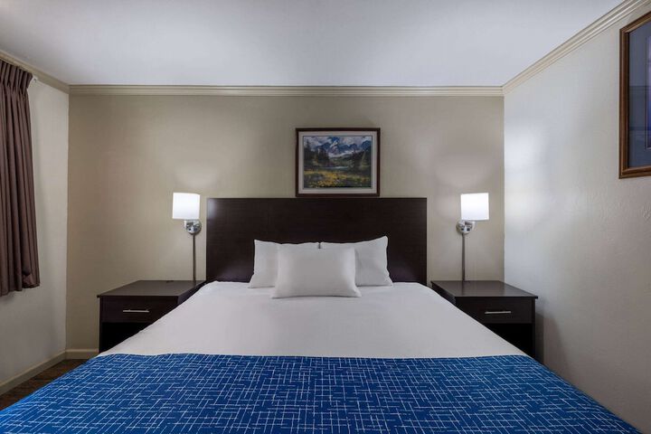 Room 12 of 34