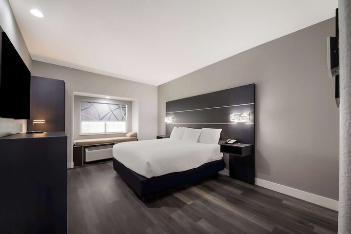 Room 16 of 33