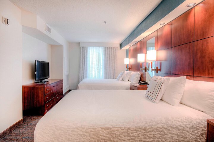 Room 32 of 60