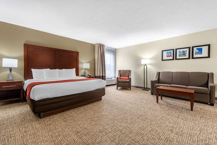 Comfort Inn & Suites Cincinnati Eastgate