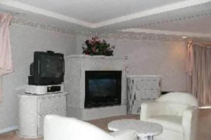 Room 5 of 14