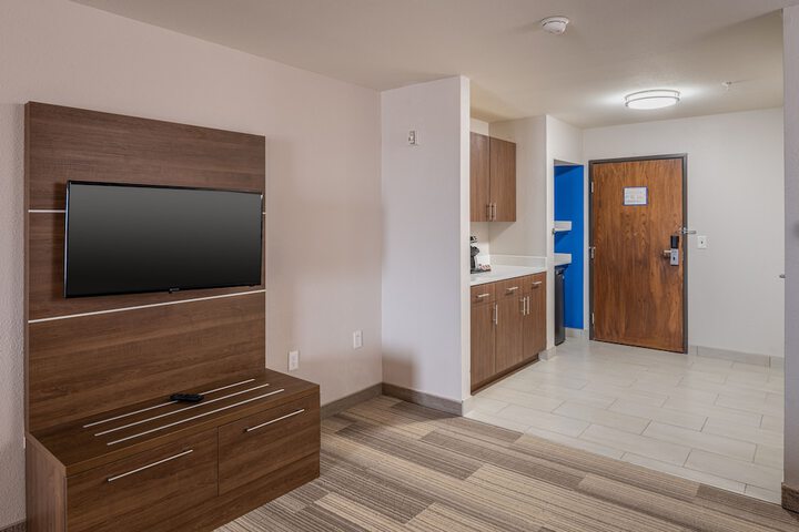 Room 28 of 64
