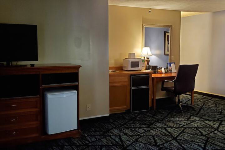Room 11 of 32