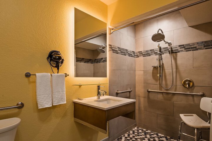 Room 25 of 42