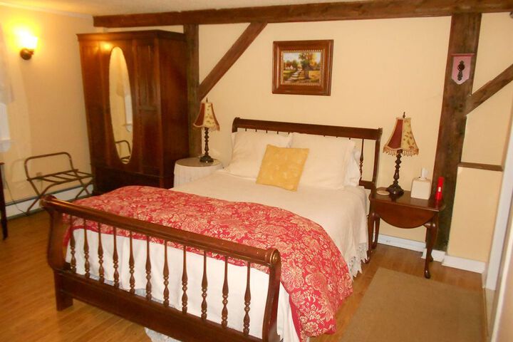 EASTMAN INN