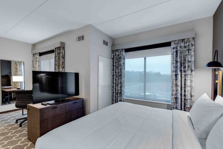 Room 30 of 83
