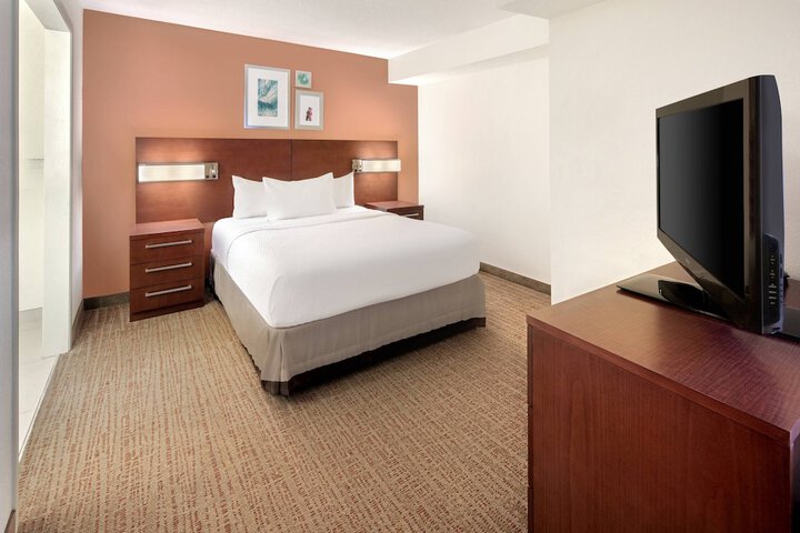 Room 10 of 28