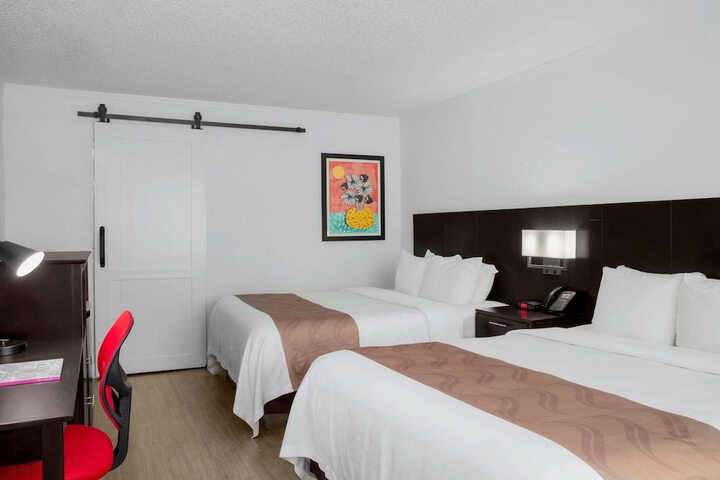 Room 32 of 48