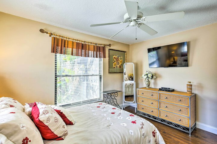 Tropical Apollo Beach House w / Pool & Dock!