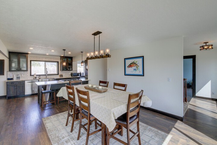 Pet-friendly Victor Home w / Fire Pit & Large Yard!