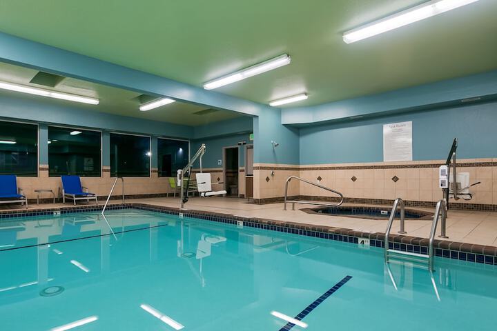 Holiday Inn Express & Suites Everett by IHG