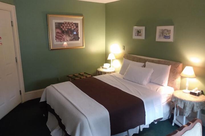 Room 12 of 16