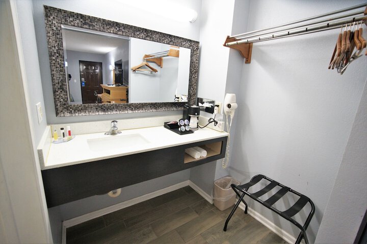 Room 14 of 35