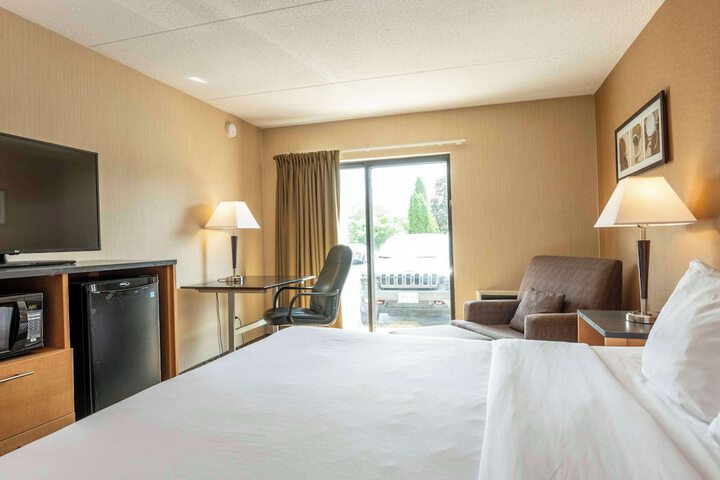 Room 4 of 25