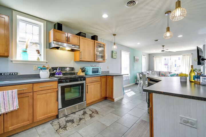 The 1818 Home w / Porch & Grill - 1 Mi to Beach!