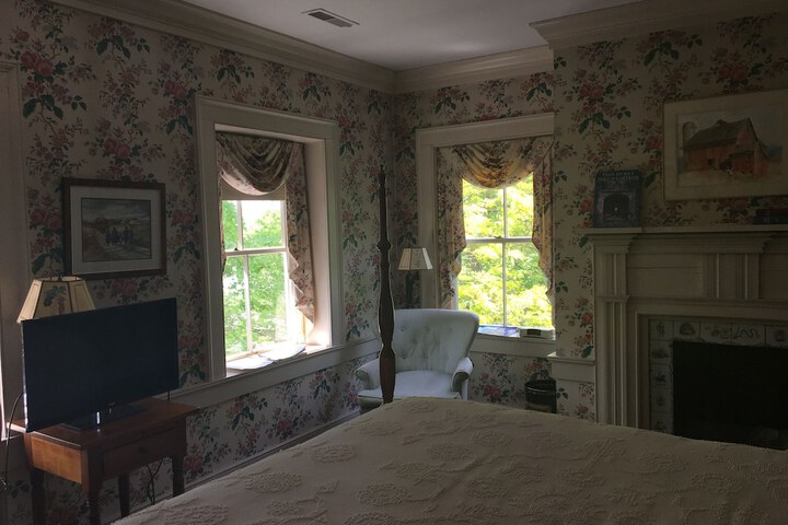Room 12 of 33