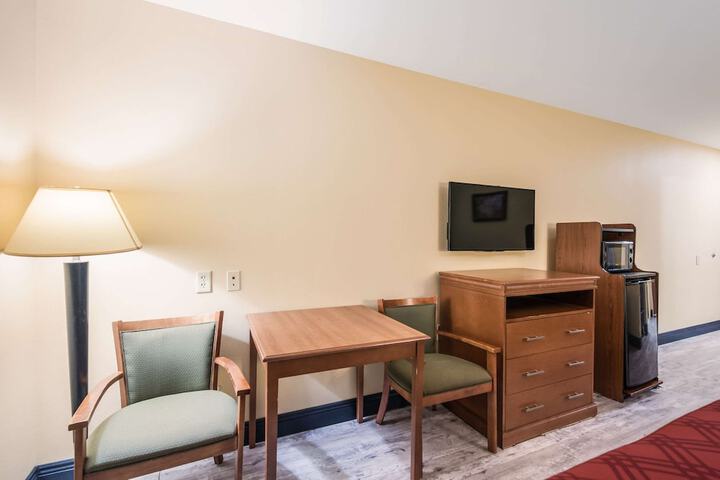 Room 9 of 28