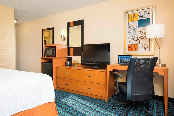 Room 11 of 25