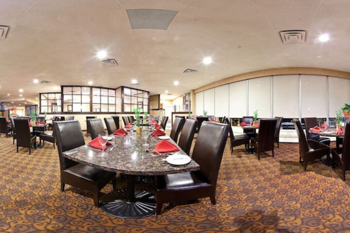 Ballroom/Hall 103 of 117