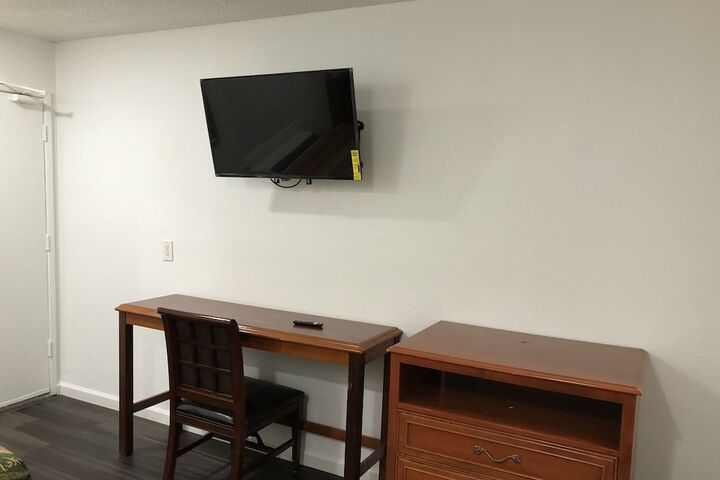 Room 10 of 17