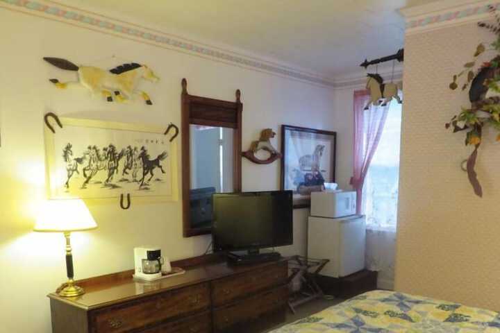 Room 27 of 65