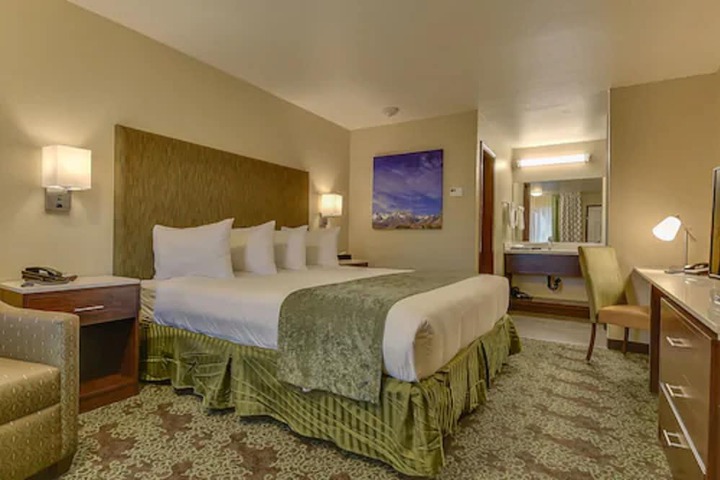 Room 15 of 32